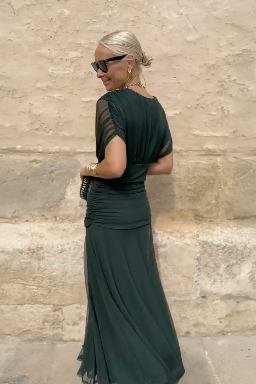 Vestito Santana: Eleganza e Stile per Ogni Occasione
