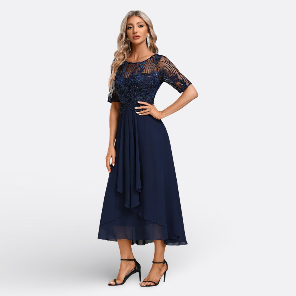 Mariana – Abito in Pizzo Elegante con Maniche Corte per un Look Unico