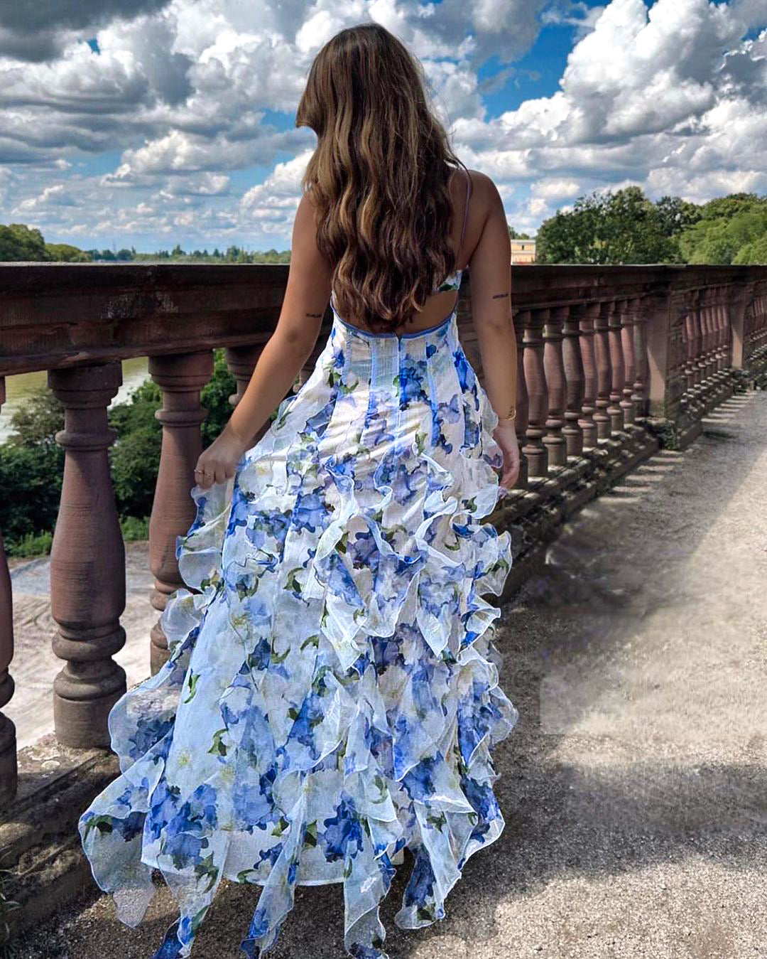 Uri | Abito Midi Floreale con Rouches - Eleganza e Stile per Ogni Occasione!