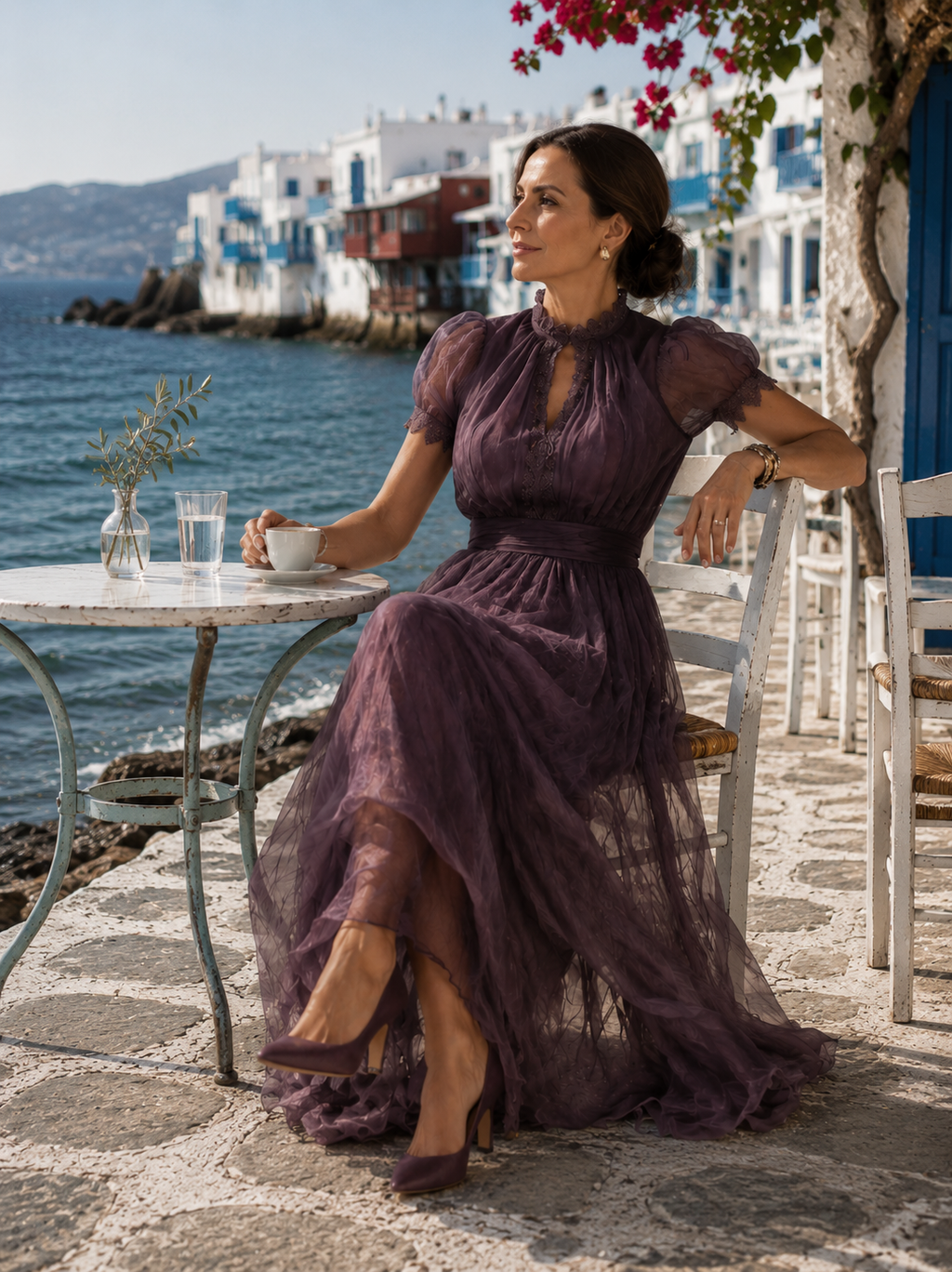 Flavia - Abito Lungo Viola con Scollo a Goccia e Dettagli in Pizzo Chiffon | Eleganza e Stile