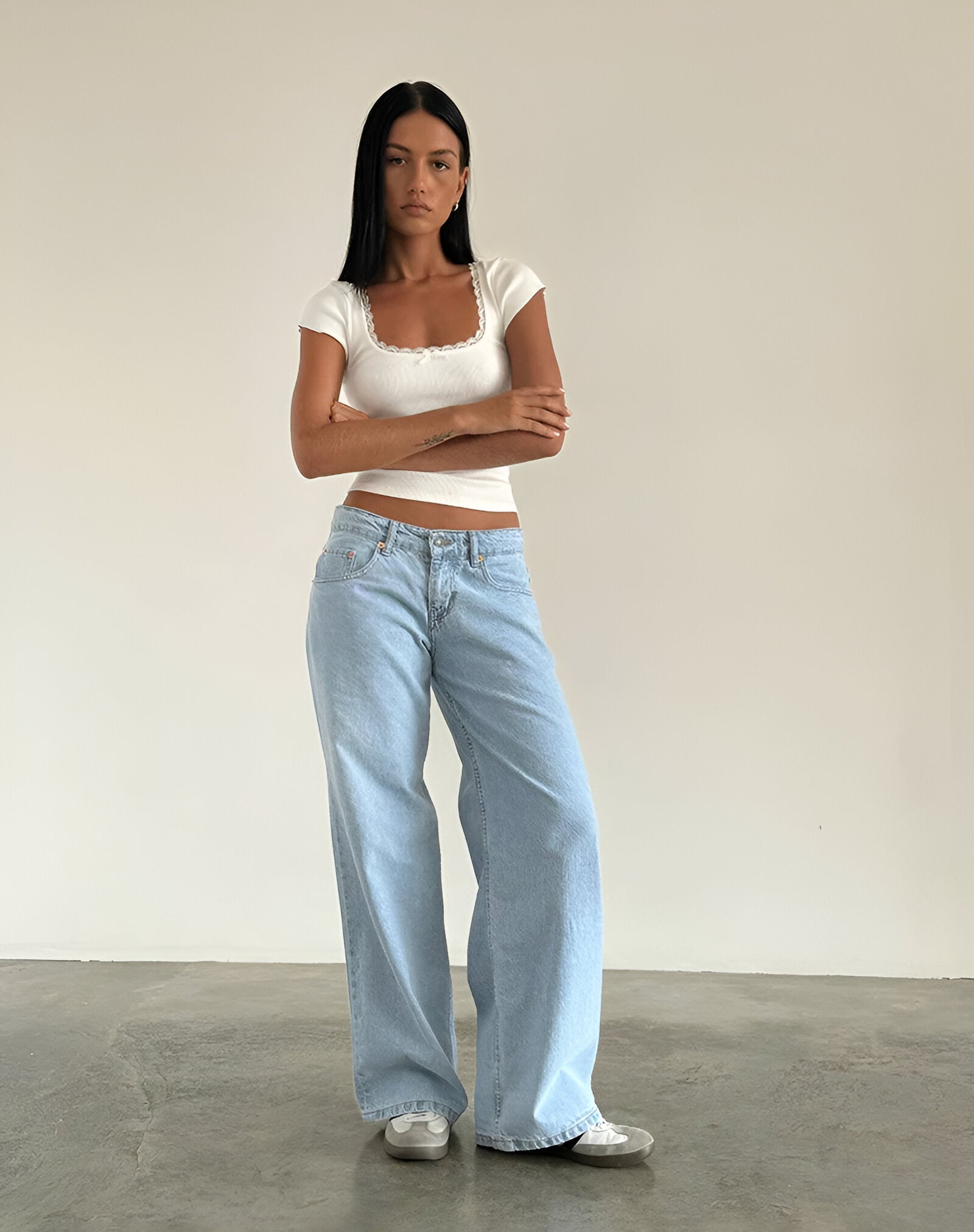 MIA | Jeans a gamba larga a vita bassa - Stile e Comfort per Ogni Occasione!