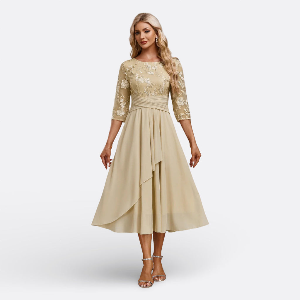 Mariana – Abito in Pizzo Elegante con Maniche Corte per un Look Unico