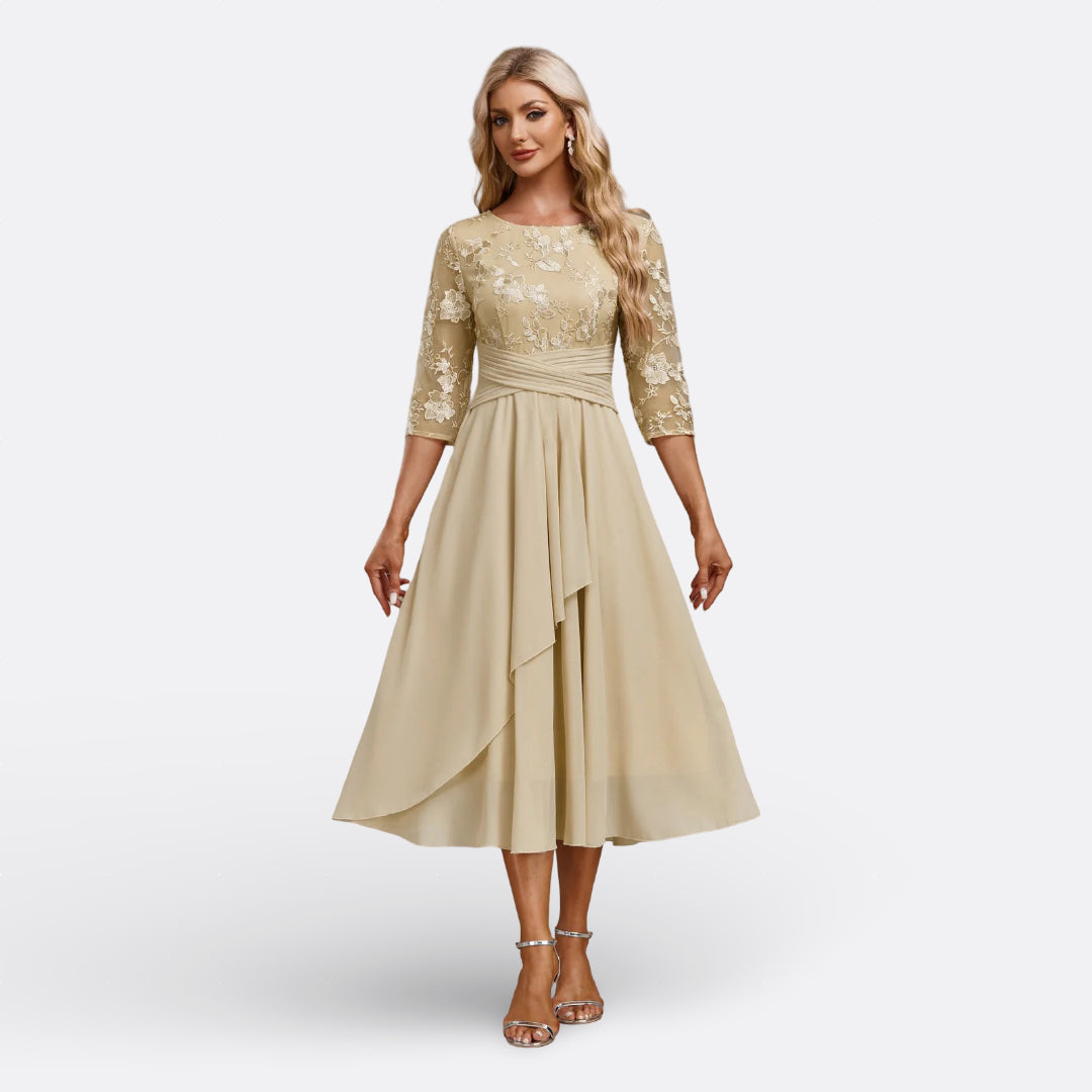 Mariana – Abito in Pizzo Elegante con Maniche Corte per un Look Unico